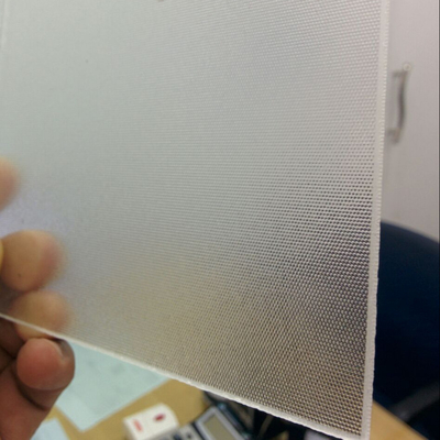 3.2mm 2mm Float Glass Low Iron Ultra Clear Tempered Pattern für Solarzellen