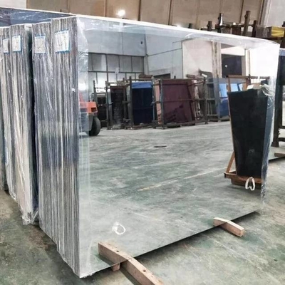 Schlanker Silber-Aluminium-Wandspiegel für moderne Einrichtung